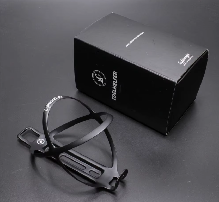 Lightweight - Edelhelfer portabidón carbono negro mate