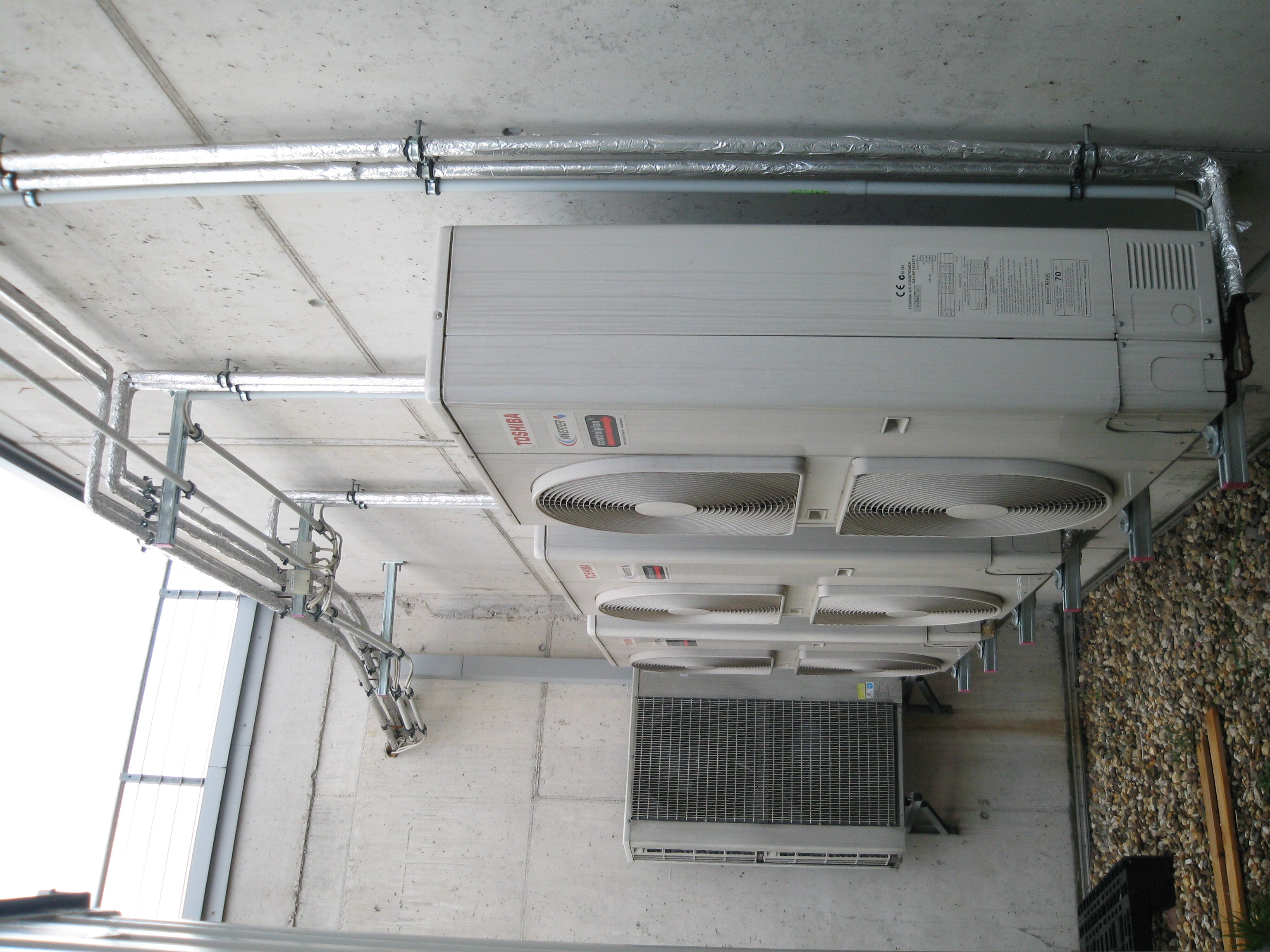 controlplan-coolenvi-zebtec-Montagebeispiel-Kimaaussengeraete-Gewerbe-Mittelstand-installation-example-air-conditioner-outdoor-units-commercial